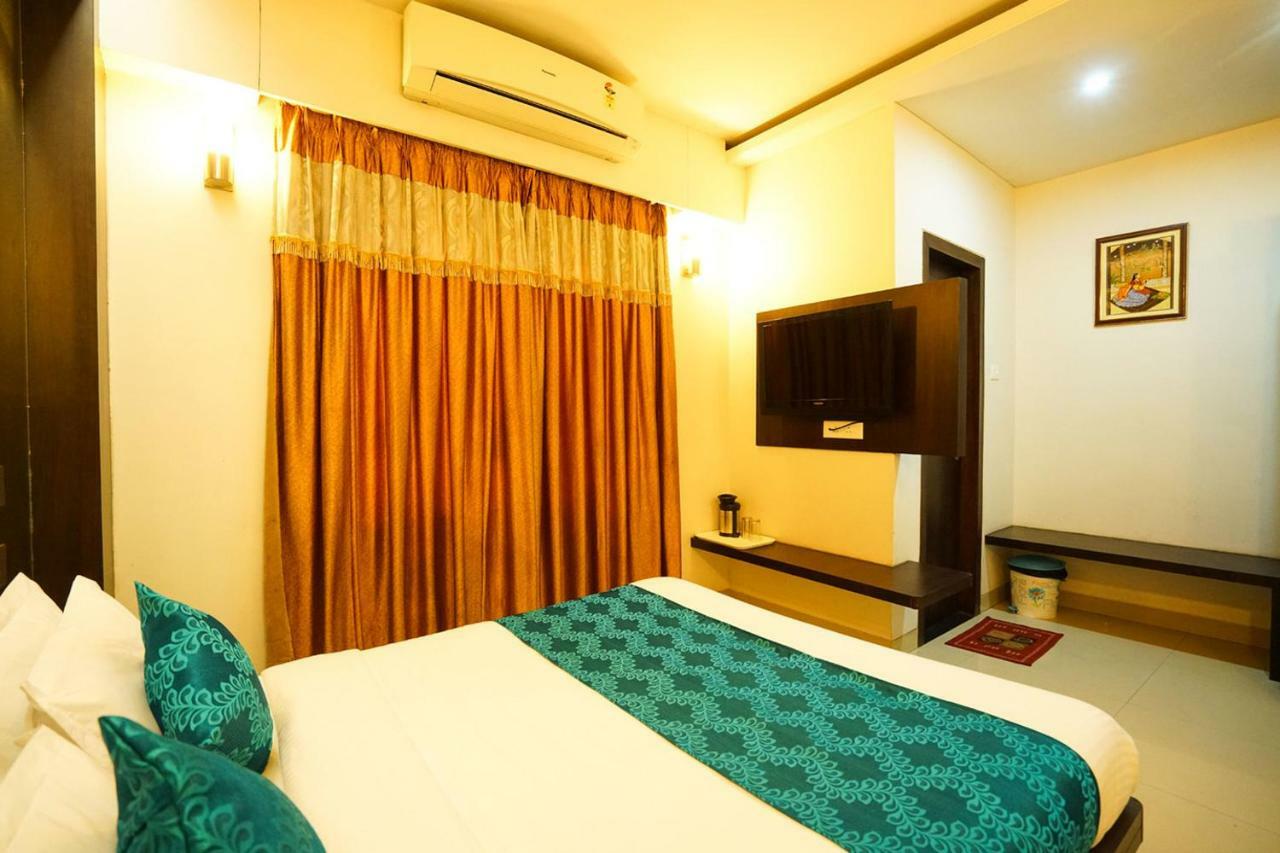 Hotel Aarya Inn Raipur  Exterior photo